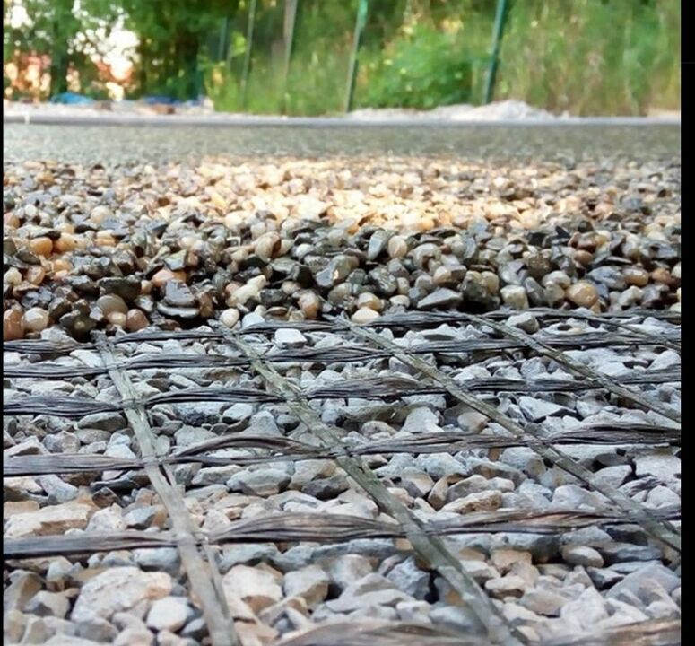 Malla para reforzar a alfombra de pedra
